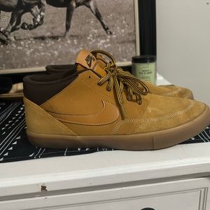 Men’s Nike size 10 shoes